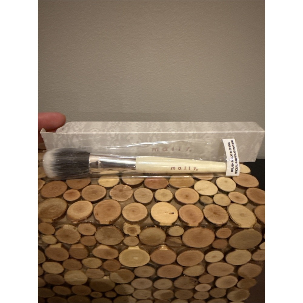 Mally Brush Full Size Foundation Powder Brush. White & Silver. NIB